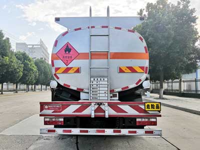 炎帝牌SZD5185GYY6型運(yùn)油車(chē)